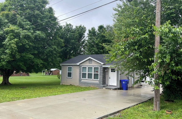 Cozy cottage home 2 bedroom 1 bathnn