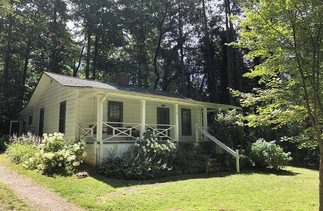 Cozy Cottage in the heart of the Blue Ridge Mountains