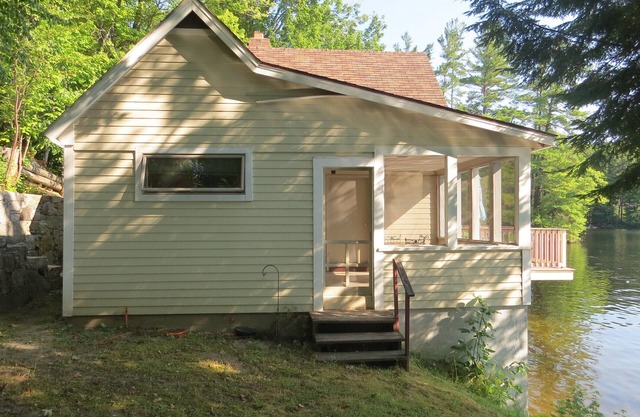 Cozy Cottage on Quiet Lake