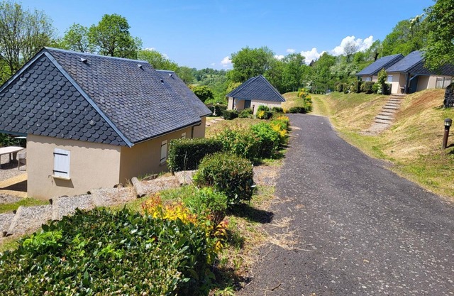 Cozy Cottage with Pool in Scenic Cantal, Near Medieval Sites and Outdoor Activities