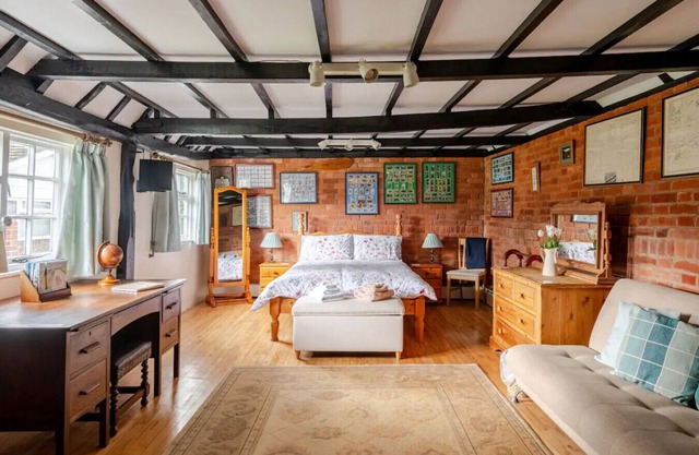 Cozy Cottage With Scenic Walks