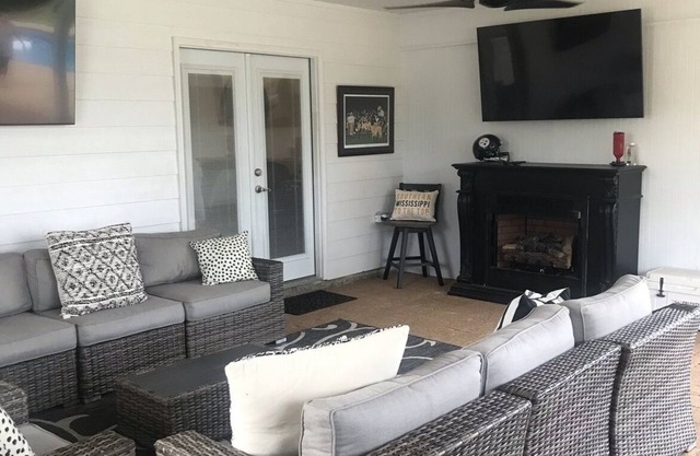 Cozy, country living with plenty of privacy and fun things to do!