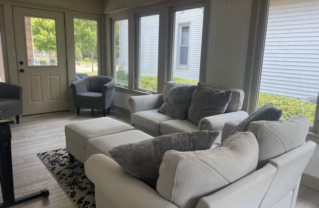 Cozy Craftsman home located downtown Culver