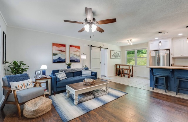 Cozy Creekside Cottage near Folk School, Murphy, and Hayesville