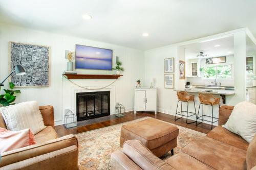 Cozy Creekside Rancher-Heart of Downtown Knoxville