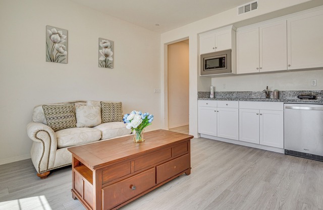 Cozy Desert Sanctuary 9 Mi to Mojave Narrows Park!