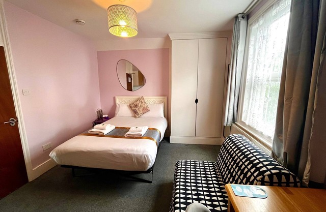 Cozy double room opposite Finsbury Park in London