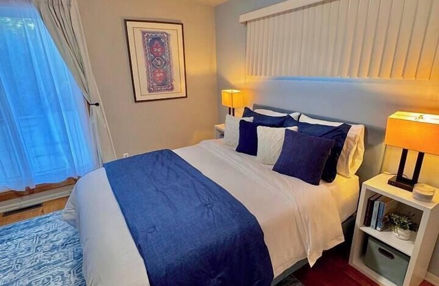 Cozy Family Getaway- 4 Blocks From The Beach!