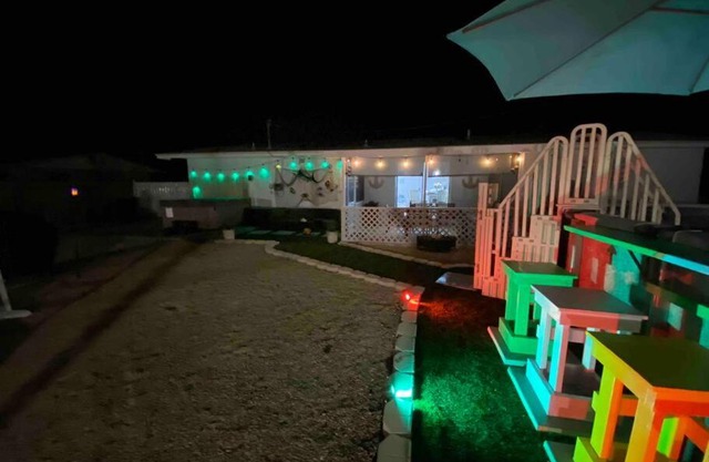 COZY FAMILY HOME-5 minute drive to sombrero beach