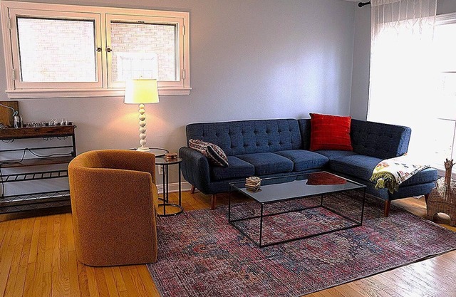 Cozy family & pet friendly Shorewood townhome near Bike Trail, Beach & downtown