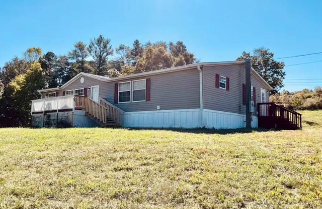Cozy Farmhouse with Breathtaking Views!