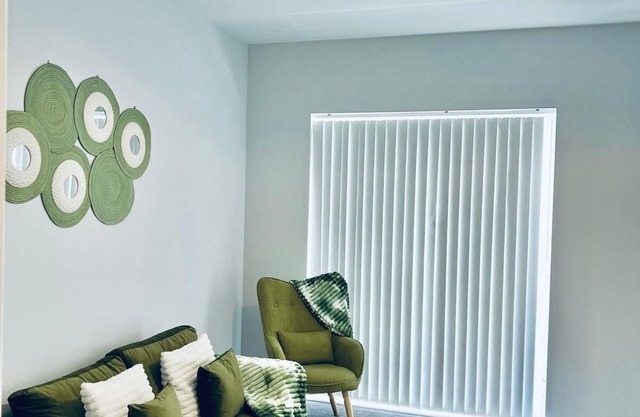 Cozy Flats Near Strood Station