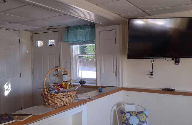 Cozy fully equipped studio minutes from downtown Salem