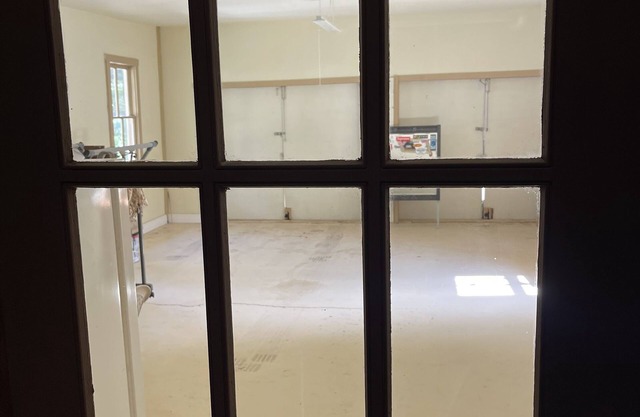 Cozy, Fully Remodeled 1924 Carriage House