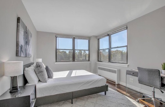 Cozy Furnished 2Br Apartment with Gym, Pool