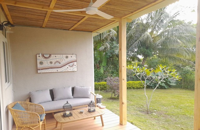 Cozy Garden Retreat with Mountain Views, close to Le Morne Beach