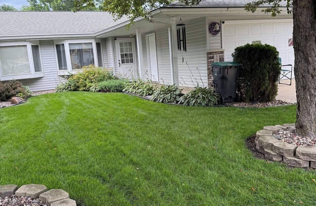 Cozy getaway on Grove