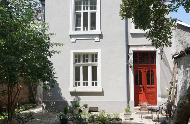 Cozy Ground Floor Apartment in a Restored House in the Heart of old Sofia