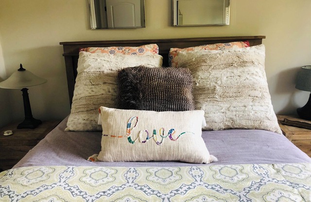 Cozy Guest Suite one block from the beach