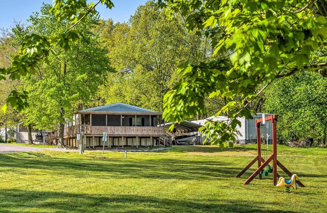 Cozy Hardin Retreat w/Lake Kentucky View!