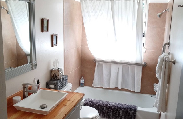 Cozy Hideaway in Town