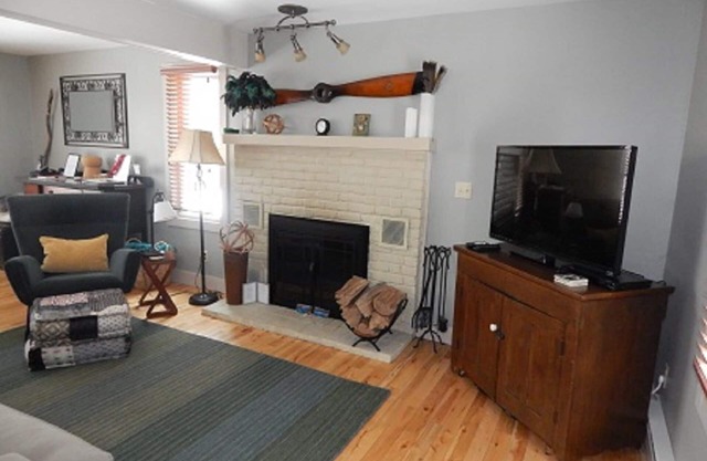 Cozy Hideaway with 3 Season Lake View