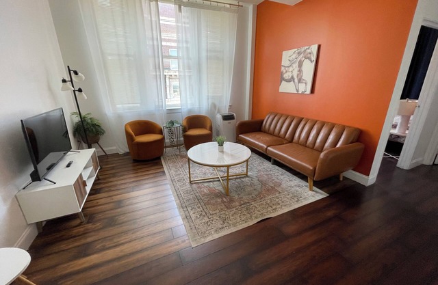 Cozy Highrise 2 br Apt - Downtown Memphis!