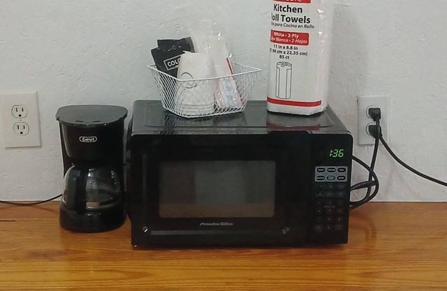 Cozy Hill Top 18 in welcoming Mayo with Wi-Fi, AC, fitness room