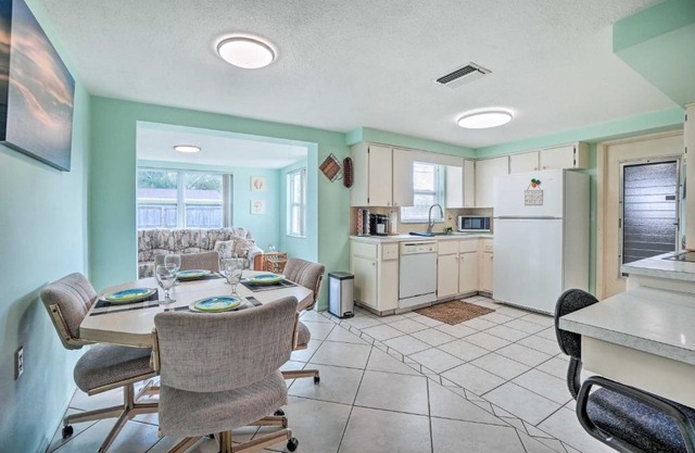 Cozy Holiday Home with Yard about 5 Mi to Beach!