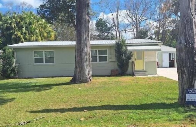 cozy home 2mls from beach access 10 mls to racetrack TRAILER parking available!