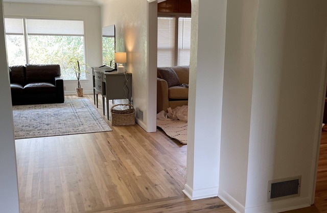 Cozy Home Across From Holt Arena and ISU Campus!