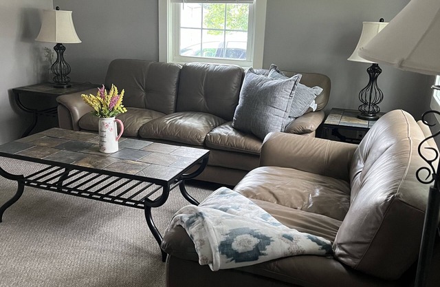 Cozy Home Away From Home! Right Outside of the City! Dog Friendly!