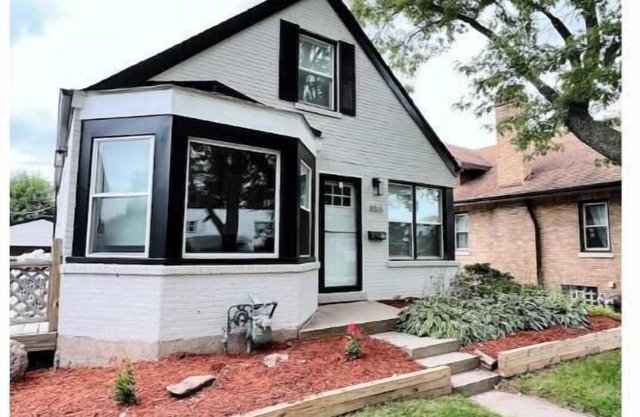 Cozy Home by O'Hare + EV Plug