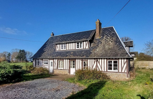 Cozy home in Berthouville with WiFi