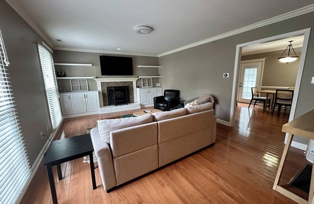 Cozy Home in East Louisville!