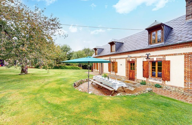 Cozy home in La Vieille Lyre with WiFi