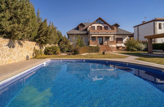 Cozy home in Otura with kitchen