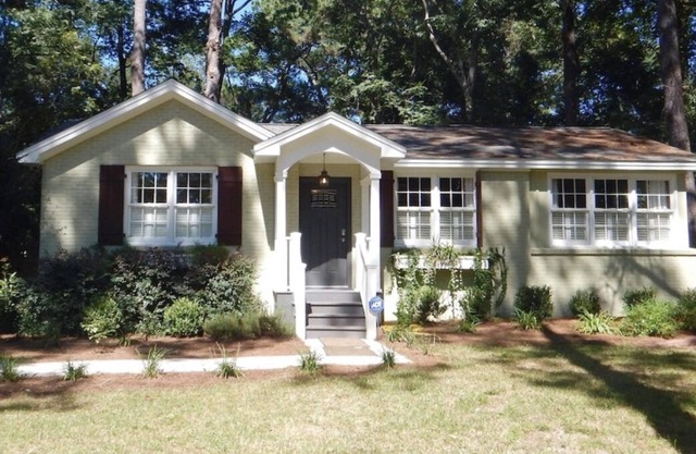 Cozy Home in prestigious downtown Beaufort neighborhood! Large Fenced Yard!