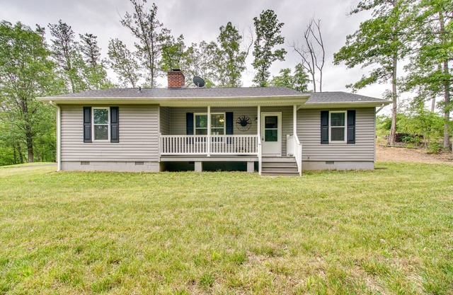 Cozy Home in Star Tannery w/Private Backyard!
