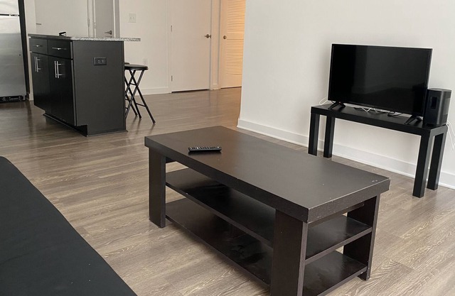 Cozy home minutes away from the metro!