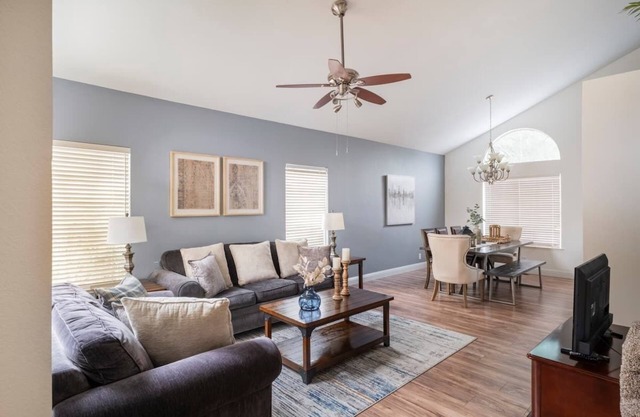 Cozy home minutes to wineries and Russian River