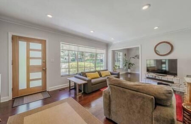 Cozy Home Near ATL Airport: 2-Bedrooms, 2-Beds + 1-Futon