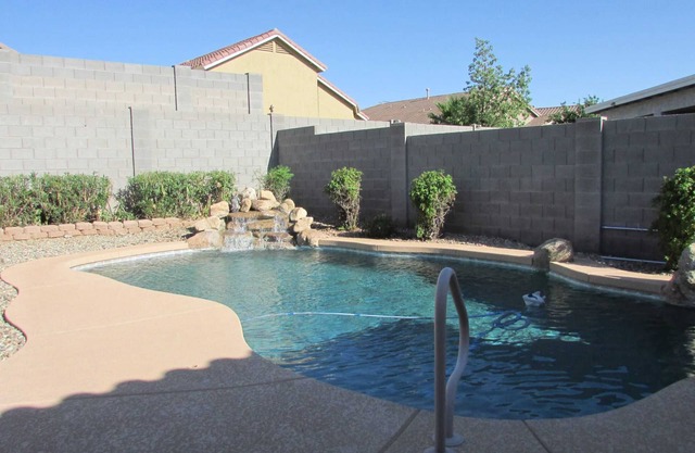 Cozy home near freeways w/pool, BBQ