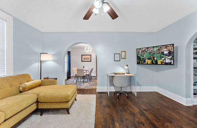 Cozy Home short walk from ND campus