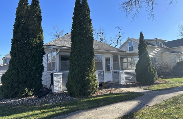 Cozy home that is family-friendly or great for nights with friends