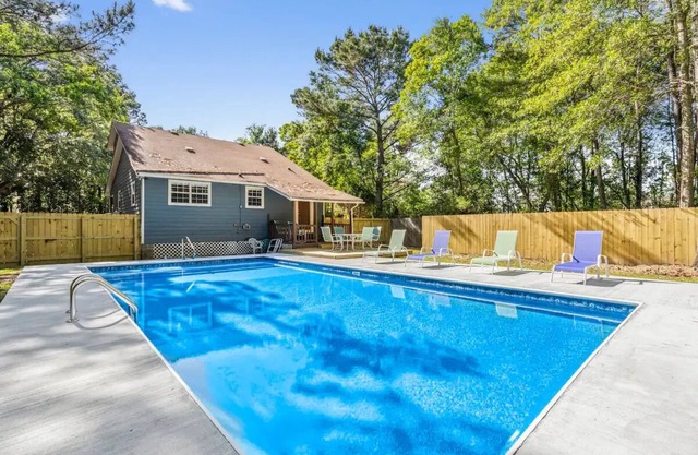Cozy Home w/Pool near Beaches Sleeps 8