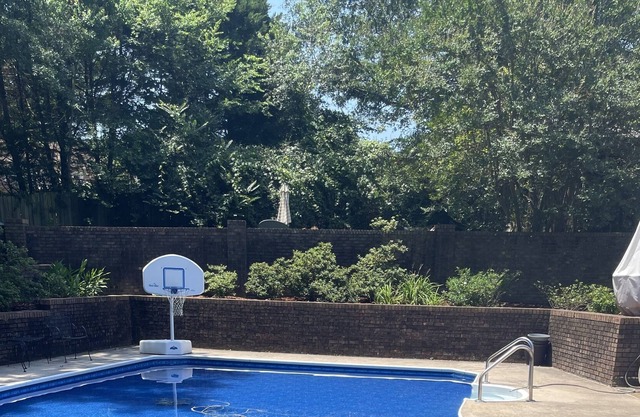 Cozy Home with a Beautiful Lazy L Pool Minutes from Campus!