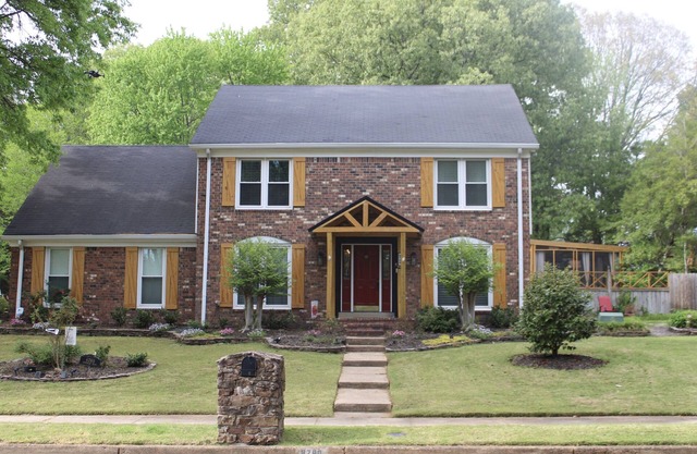 Cozy home with breathtaking backyard view. Uber Eats card with 5 or more days