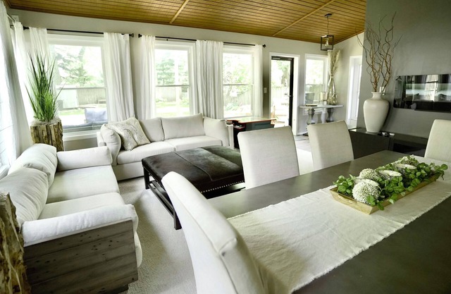 Cozy Home with LOTS of space- Less than 1 mile to ISU & IWU, 5 miles to airport