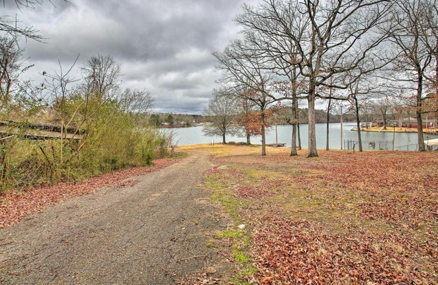Cozy Hot Springs Studio with Boat Ramp Access!